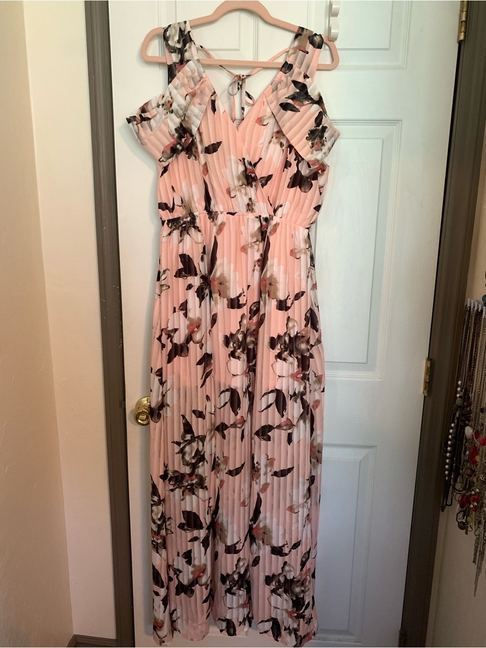 entro Blush Pink Floral Cold-Shoulder Pleated Maxi Dress